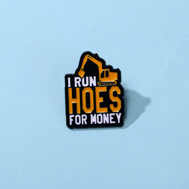 クールな掘削機柄のエナメルピン、皮肉な「I RUN HOES - Heavy Equipment Quotes のレビューと価格
